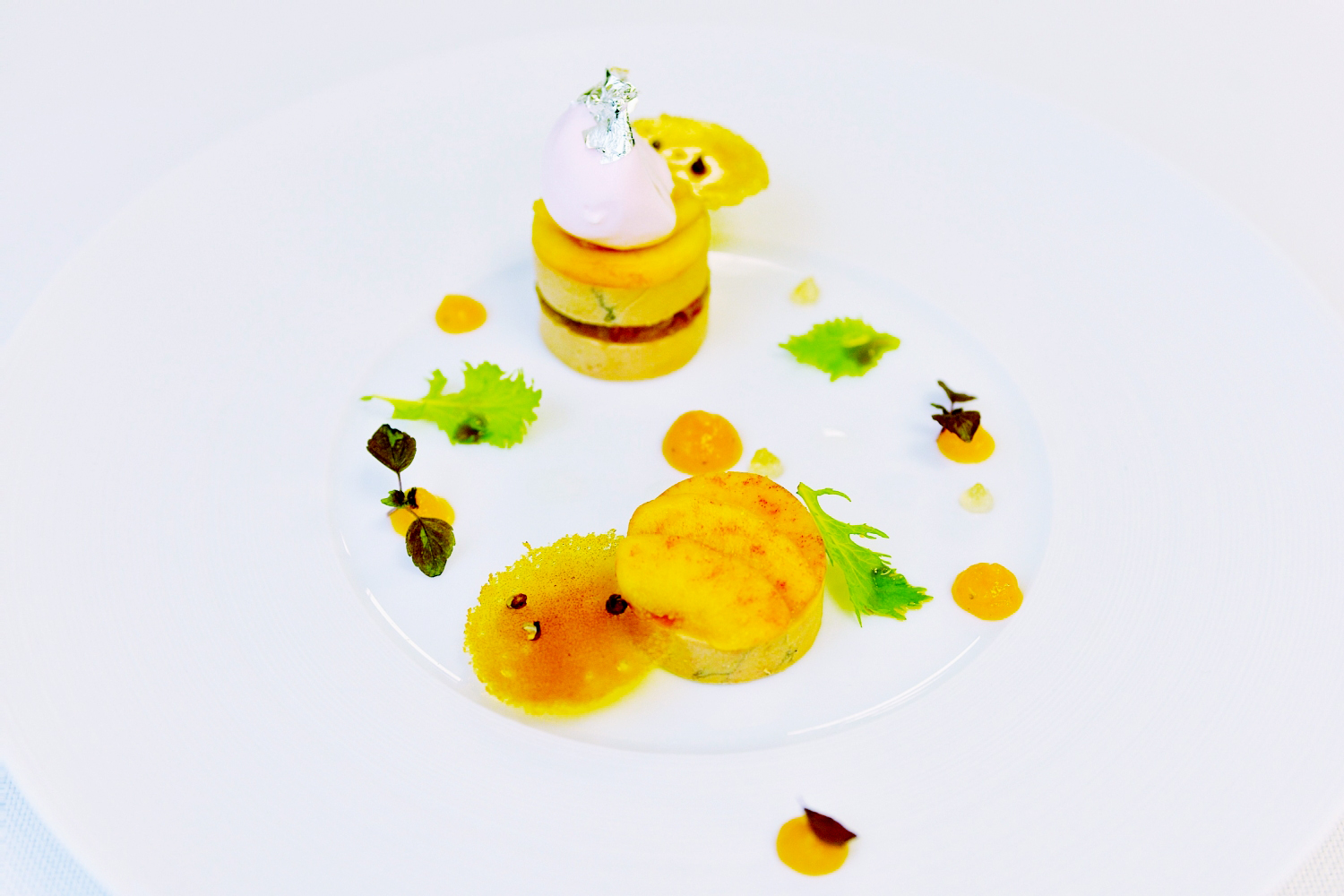  Foie gras de Canard Mi-cuit,déclinaison de pêche jaunes et poivre de sichuan rouge. Courban